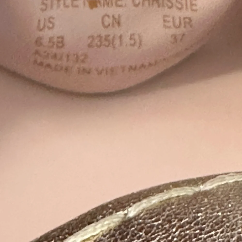 🆕Kate Spade CHRISSIE Gold Scalloped Sandals